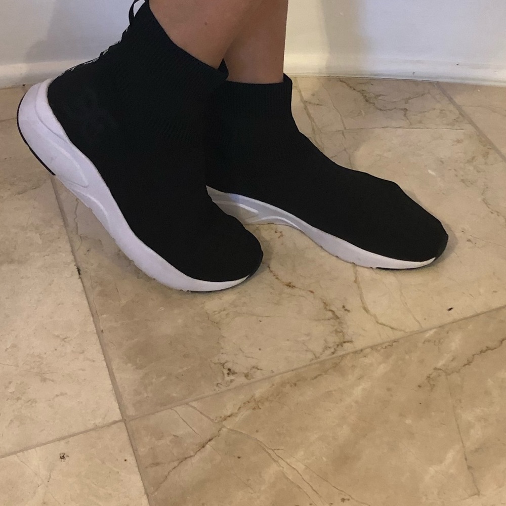 Black pull on sneakers.  Worn < 5 times.